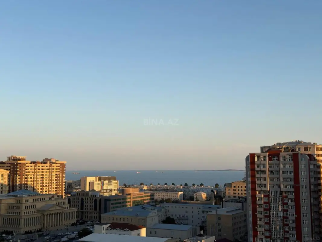 Satılır 3 otaqlı mənzil 175 m²