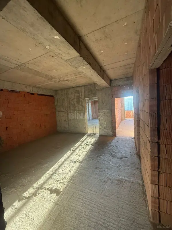 Satılır 4 otaqlı mənzil 195 m²
