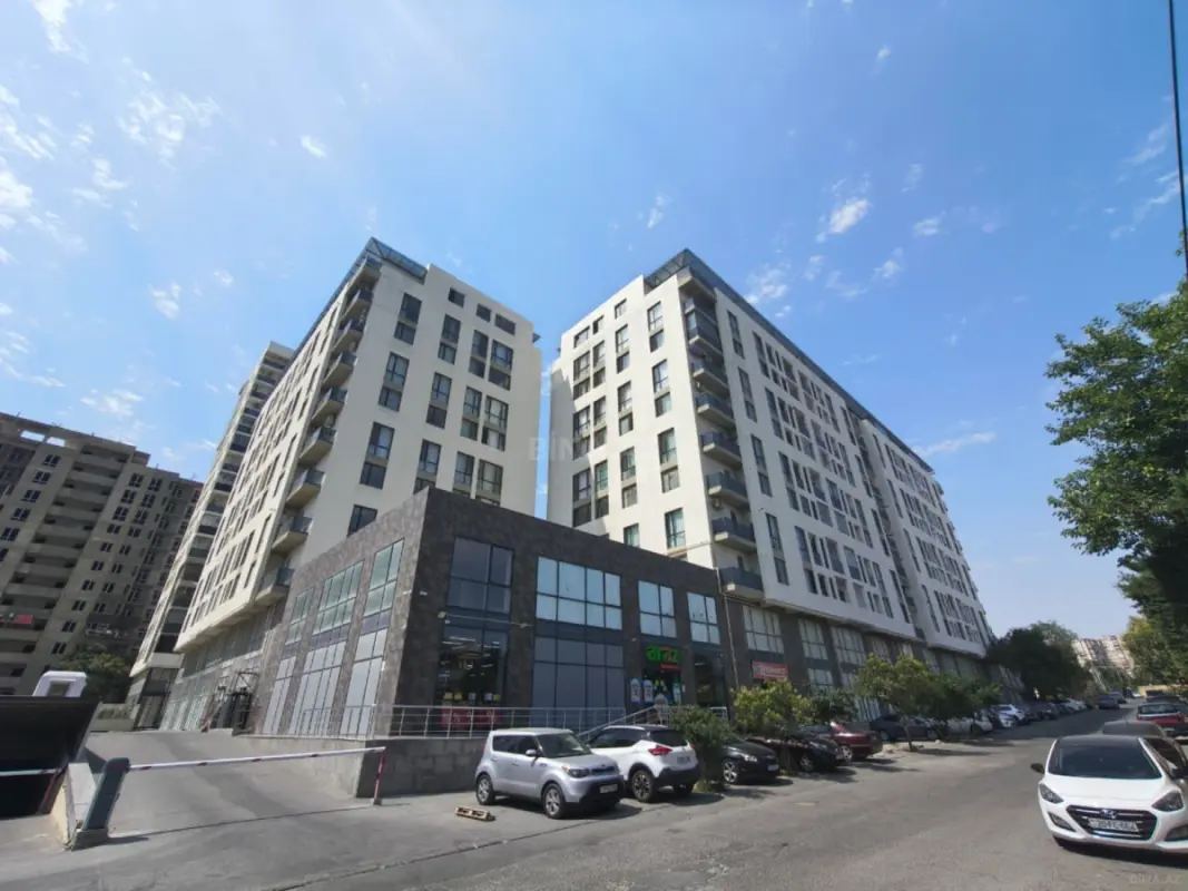 Satılır 4 otaqlı mənzil 150 m²
