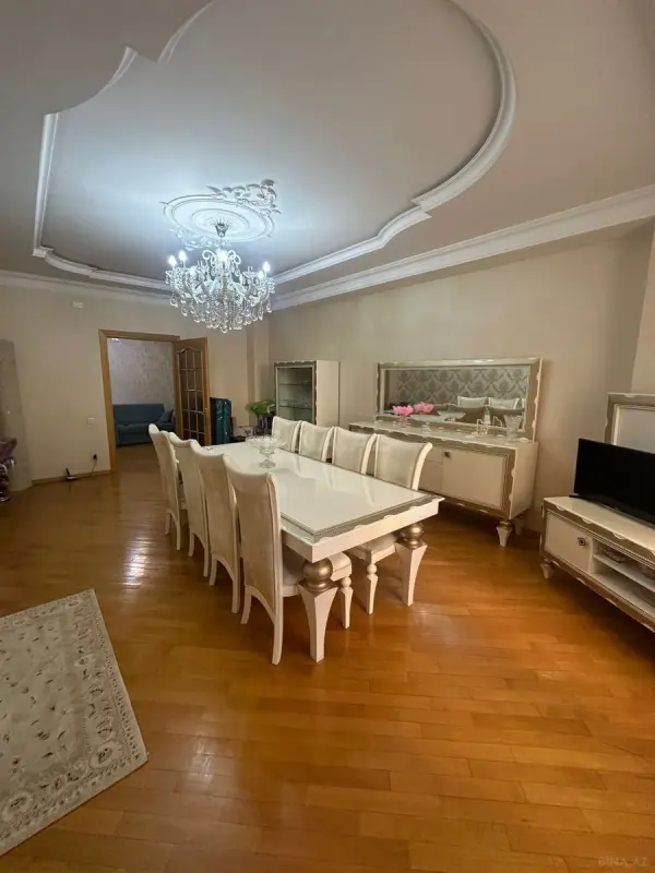 Satılır 3 otaqlı mənzil 140 m²