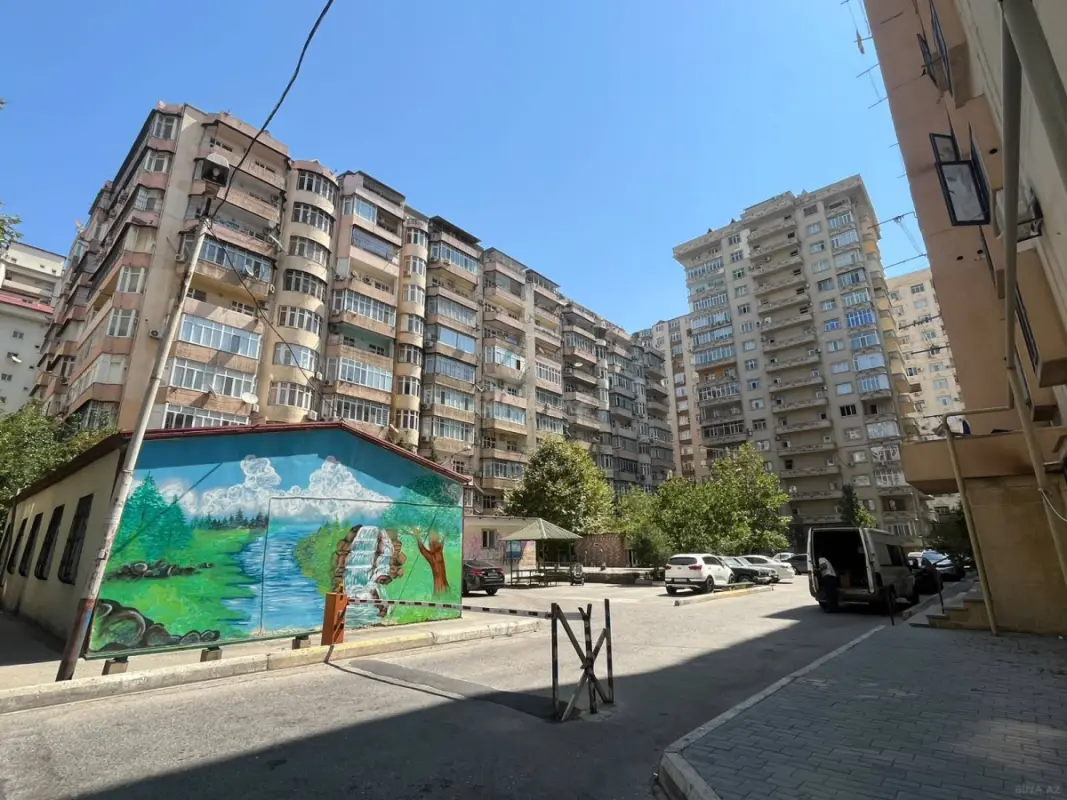 Satılır 4 otaqlı mənzil 170 m²