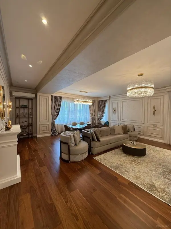Satılır 4 otaqlı mənzil 210 m²