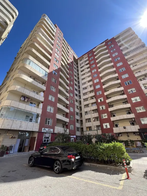 Satılır 3 otaqlı mənzil 142.8 m²