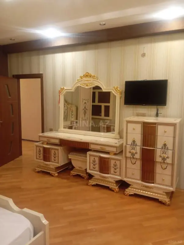 Satılır 3 otaqlı mənzil 155 m²