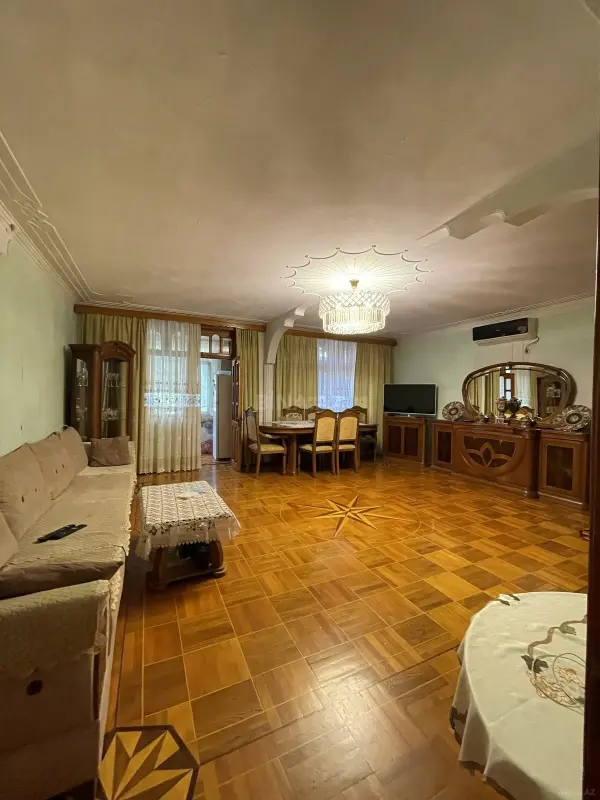 Satılır 5 otaqlı mənzil 130 m²
