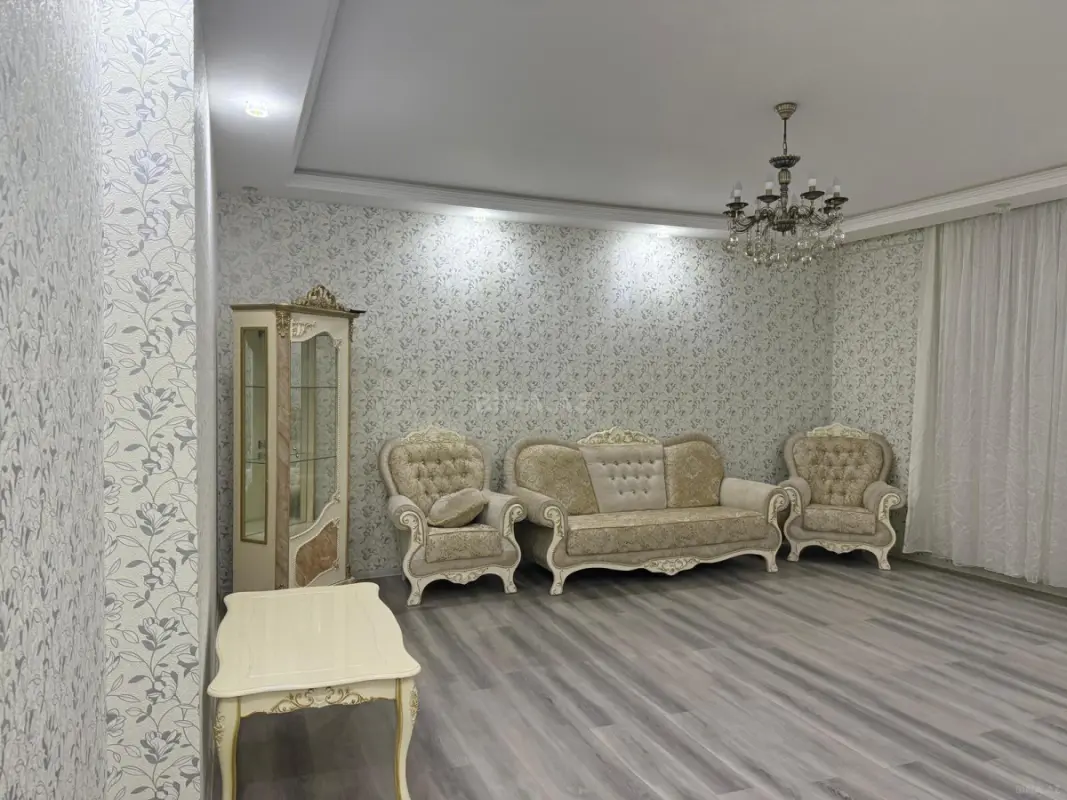 Kirayə verilir 3 otaqlı mənzil 120 m²