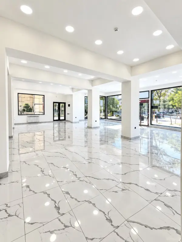 Satılır obyekt 330 m²