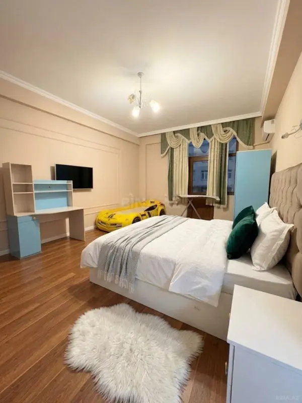 Kirayə verilir 2 otaqlı mənzil 102 m²