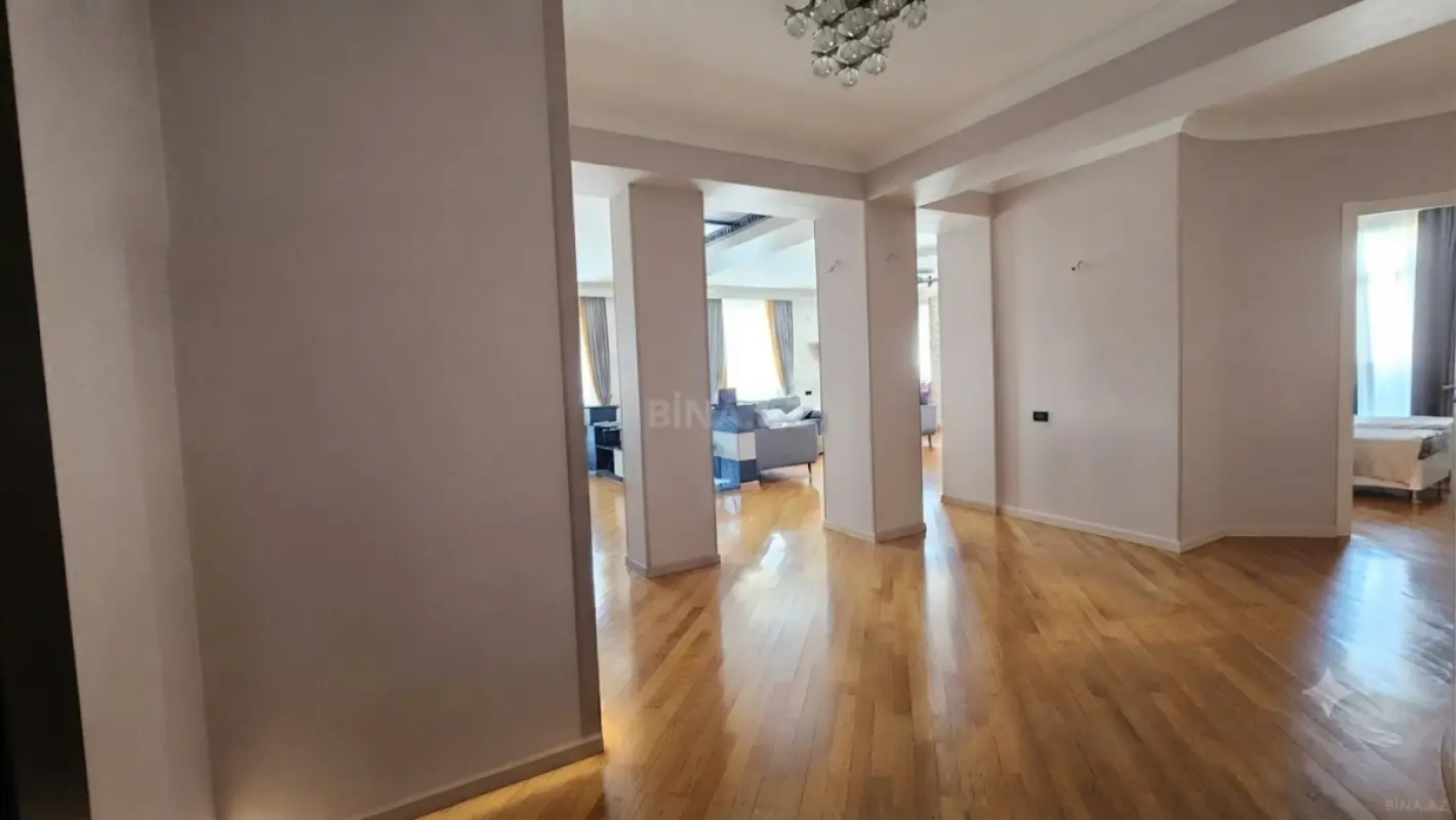Satılır 3 otaqlı mənzil 137 m²
