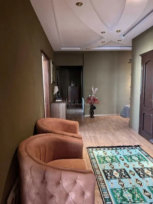 Satılır 4 otaqlı mənzil 150 m²