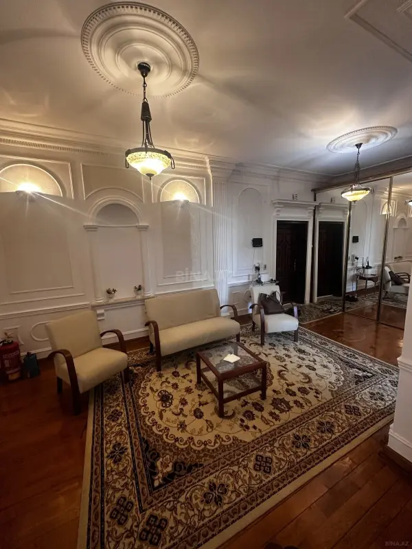 Kirayə verilir 4 otaqlı mənzil 230 m²