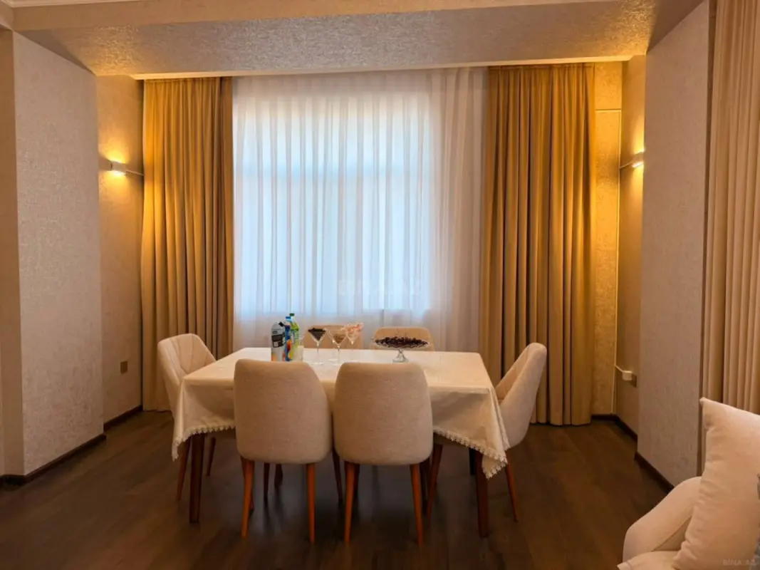 Kirayə verilir 2 otaqlı mənzil 85 m²