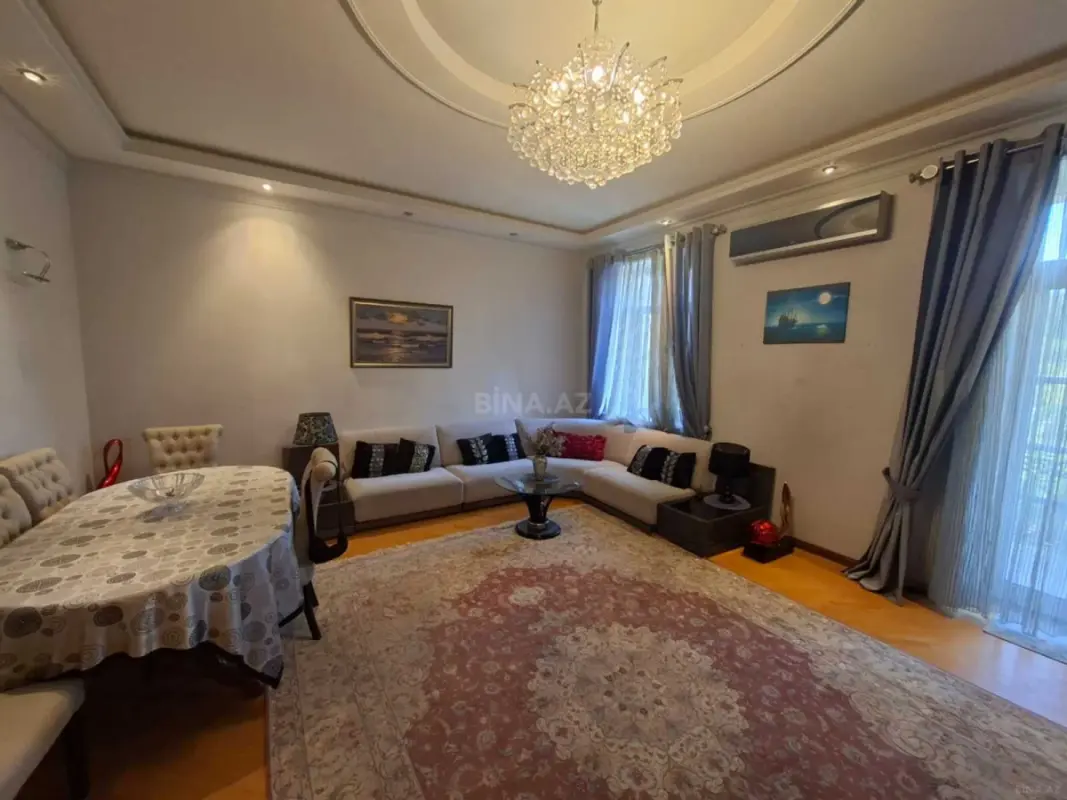 Satılır 4 otaqlı mənzil 120 m²