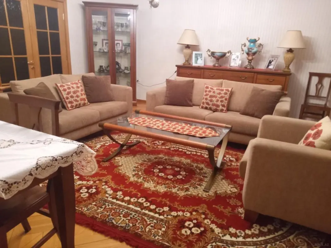 Kirayə verilir 4 otaqlı mənzil 105 m²