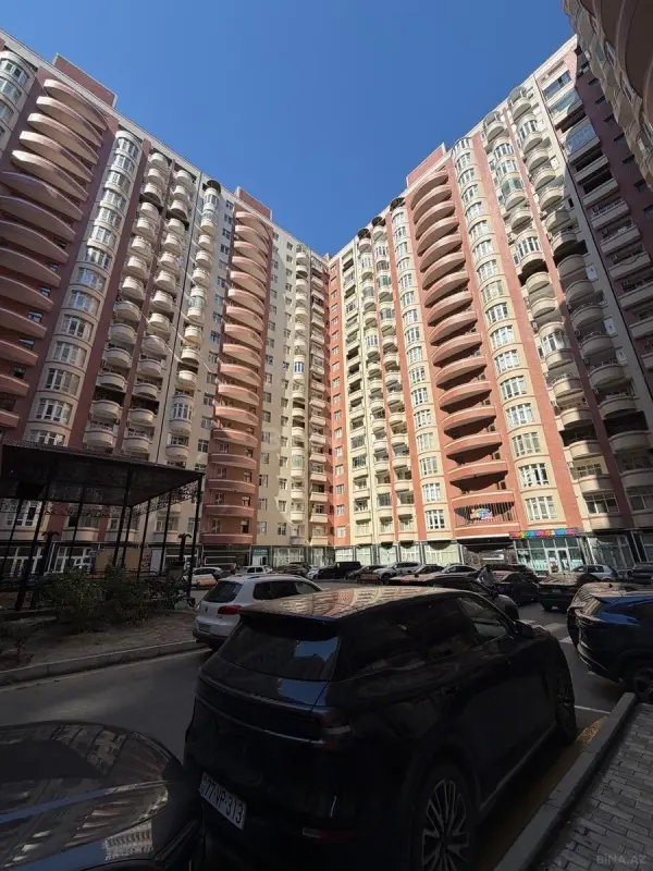 Satılır 4 otaqlı mənzil 175 m²