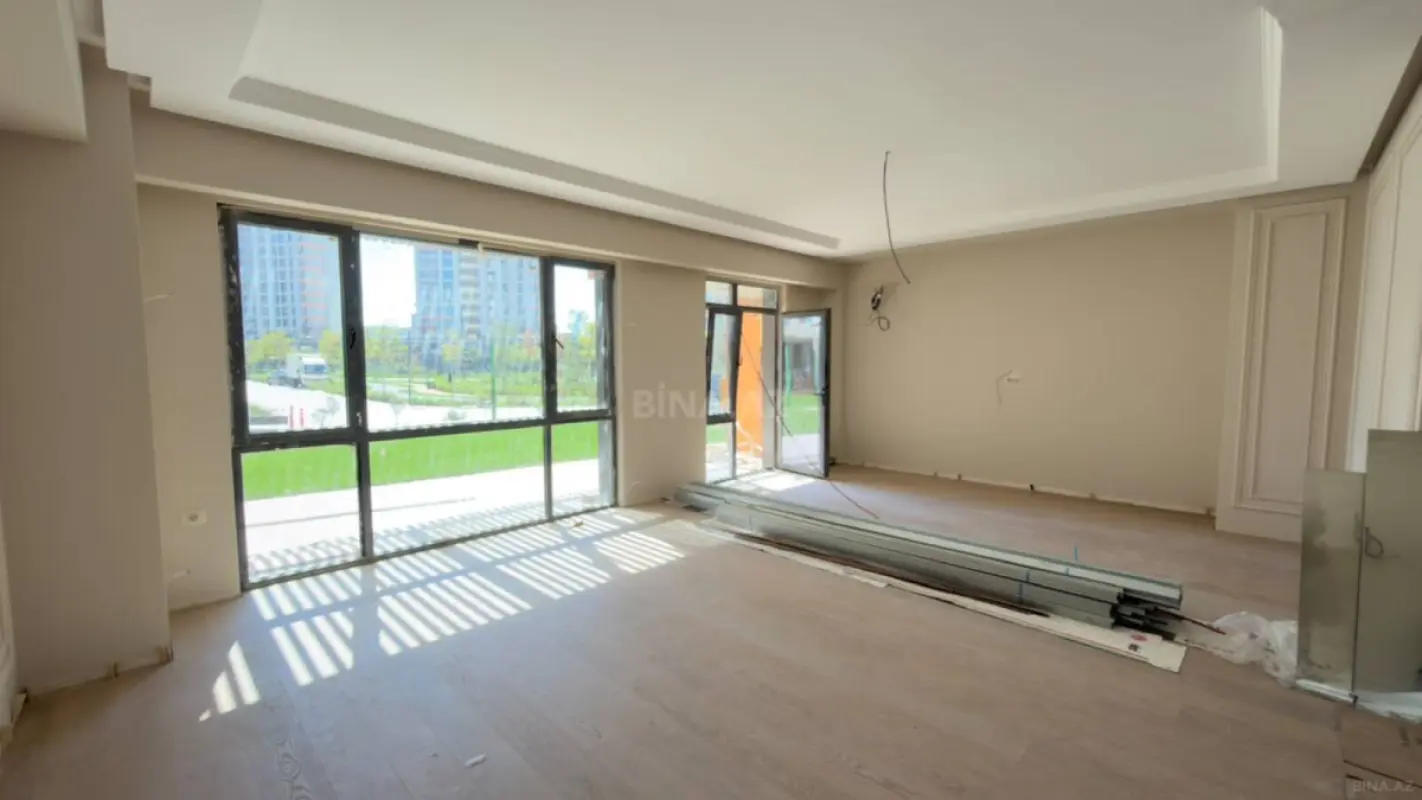 Satılır 4 otaqlı mənzil 121 m²