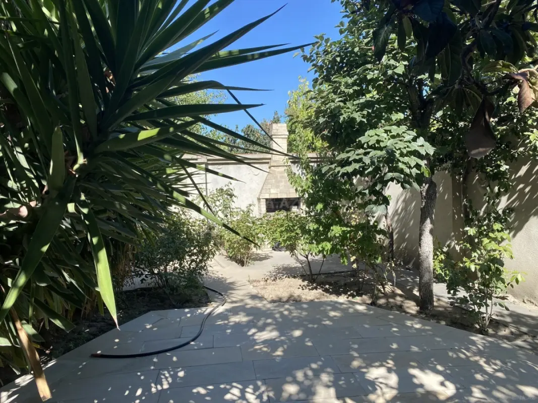 Satılır 6 otaqlı həyət evi 550 m²