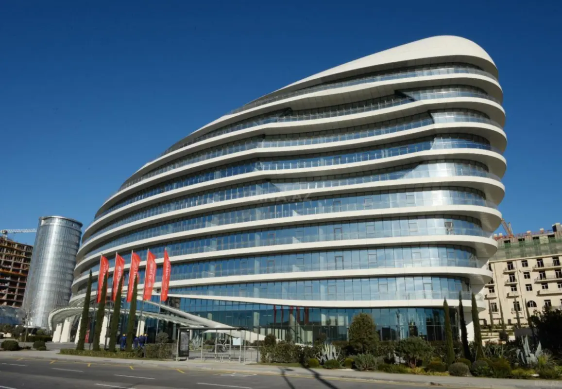Satılır 3 otaqlı mənzil 130 m²