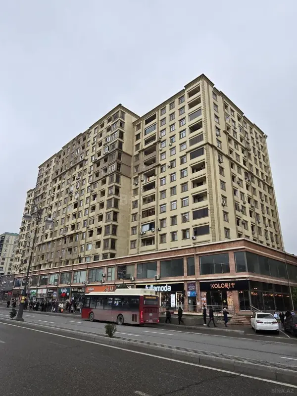 Kirayə verilir 3 otaqlı mənzil 122 m²