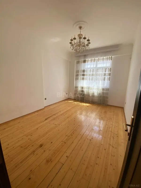 Satılır 3 otaqlı mənzil 110 m²
