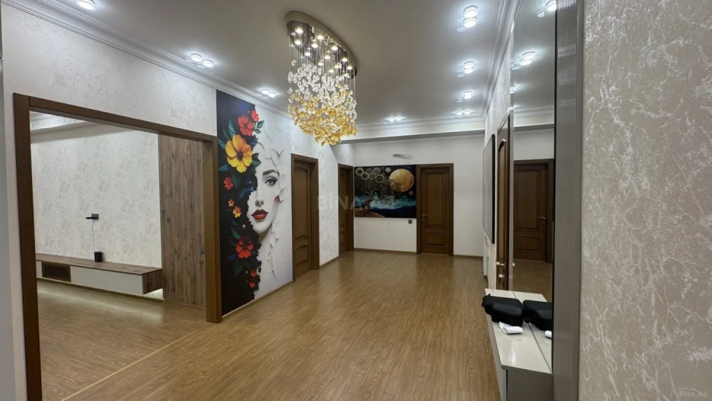 Satılır 3 otaqlı mənzil 136 m²