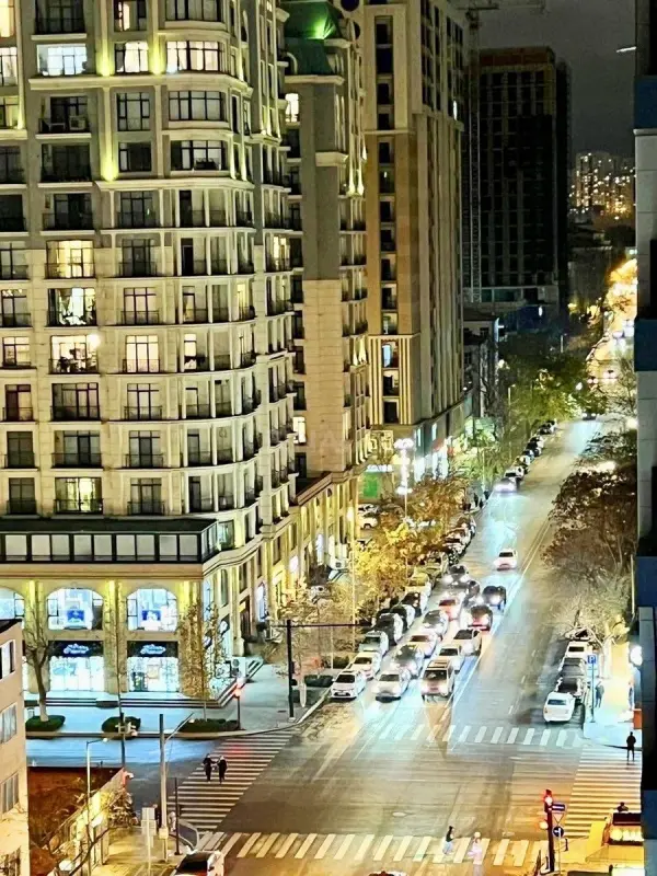 Satılır 4 otaqlı mənzil 193 m²