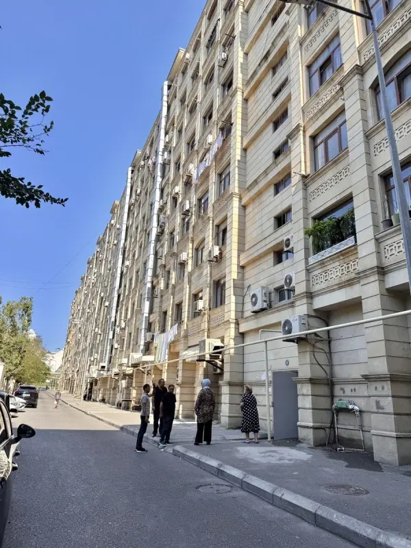 Satılır 4 otaqlı mənzil 110 m²