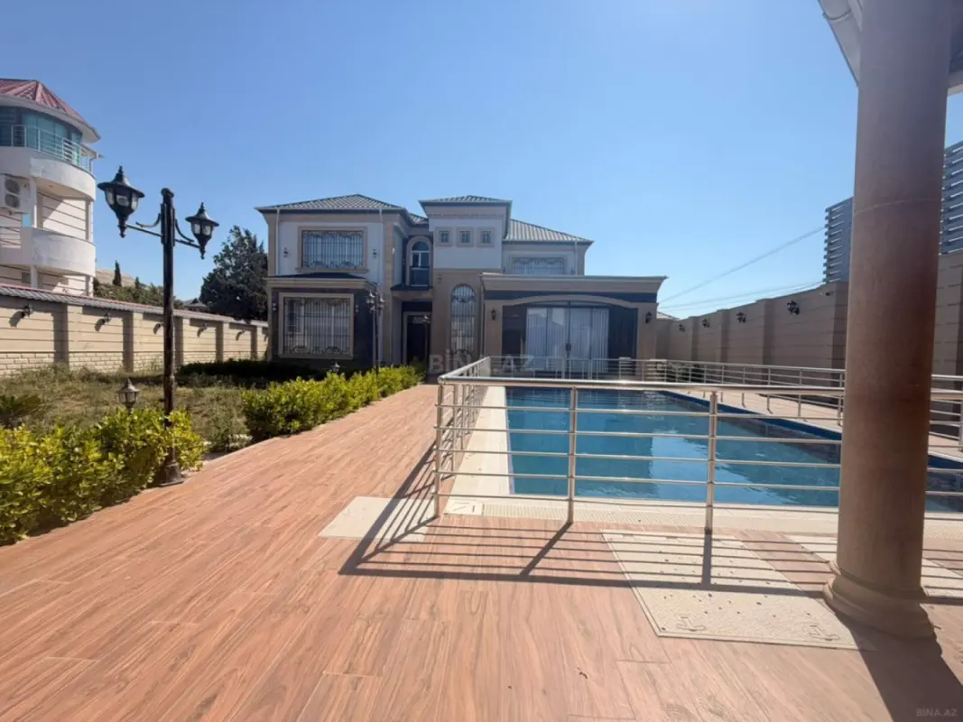 Satılır 5 otaqlı həyət evi 300 m²