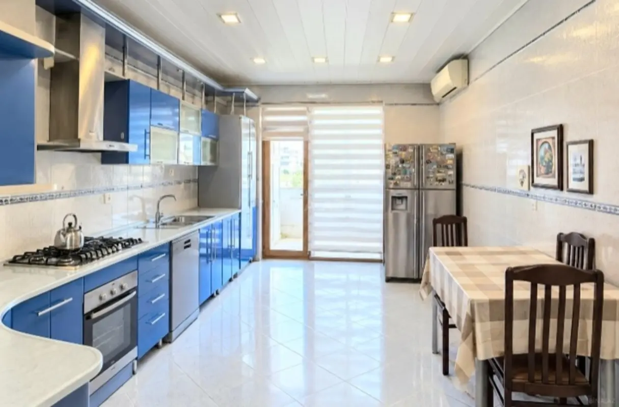 Satılır 3 otaqlı mənzil 143 m²