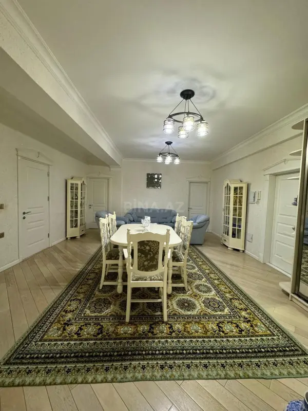 Satılır 4 otaqlı mənzil 145 m²