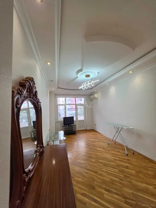 Kirayə verilir 2 otaqlı mənzil 95 m²
