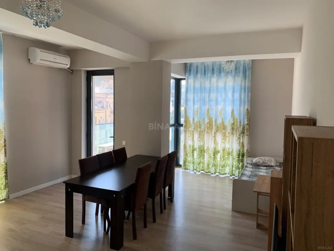 Kirayə verilir 2 otaqlı mənzil 83 m²