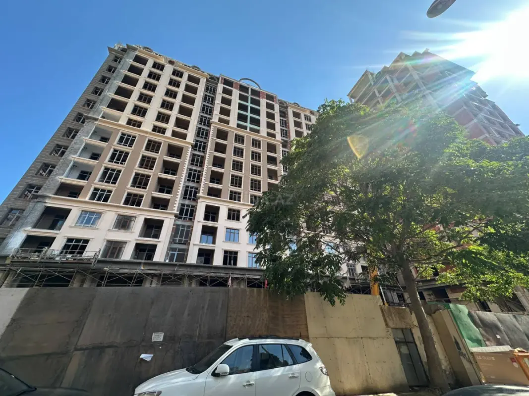 Satılır 3 otaqlı mənzil 113 m²