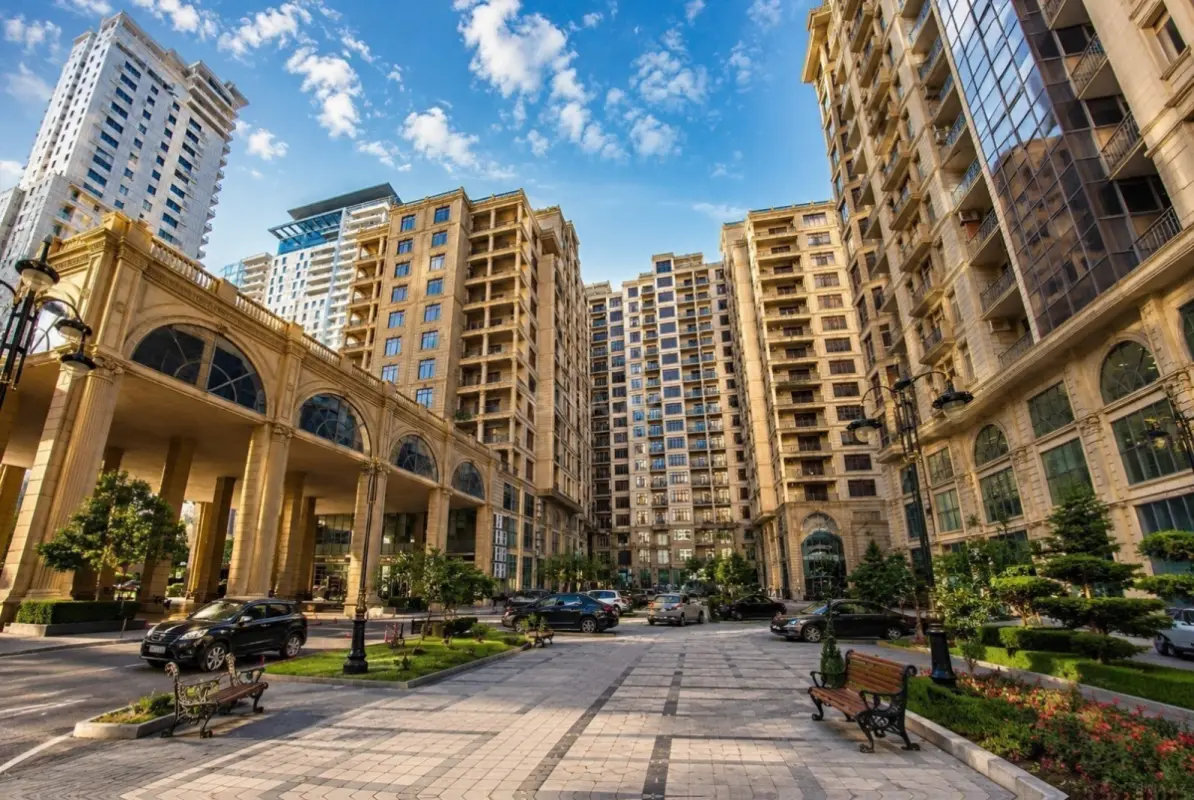 Satılır 4 otaqlı mənzil 217 m²