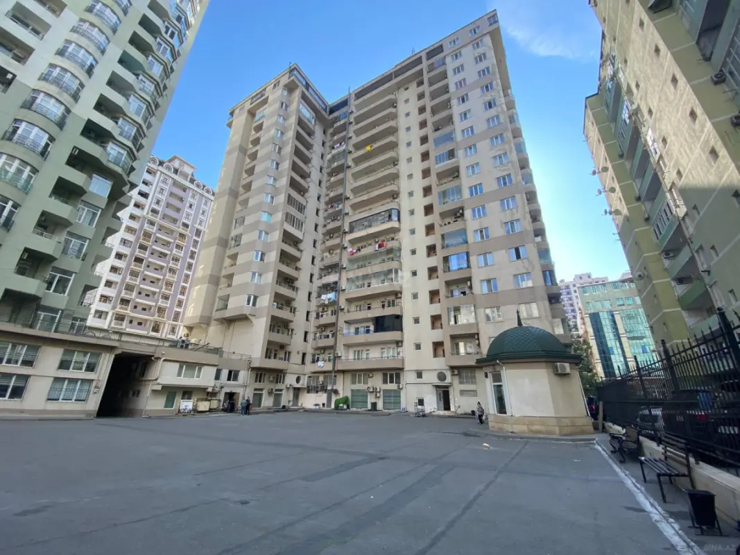 Satılır 3 otaqlı mənzil 140 m²