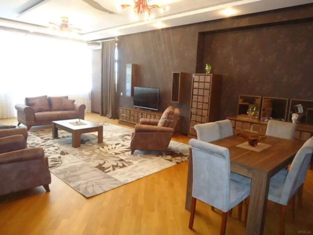 Kirayə verilir 5 otaqlı mənzil 245 m²