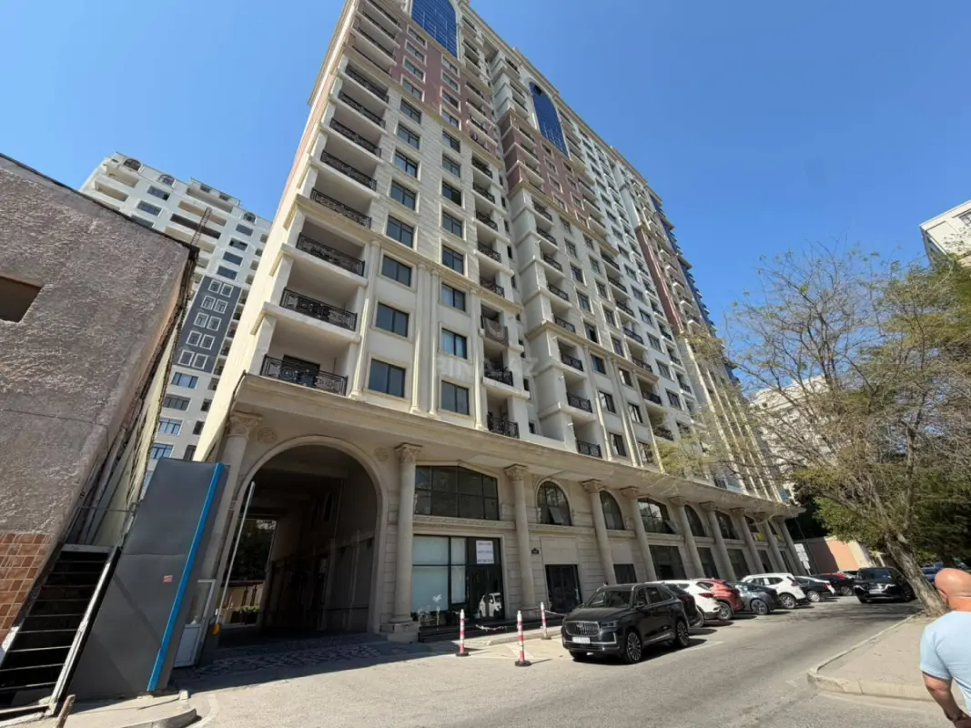 Satılır 3 otaqlı mənzil 137 m²