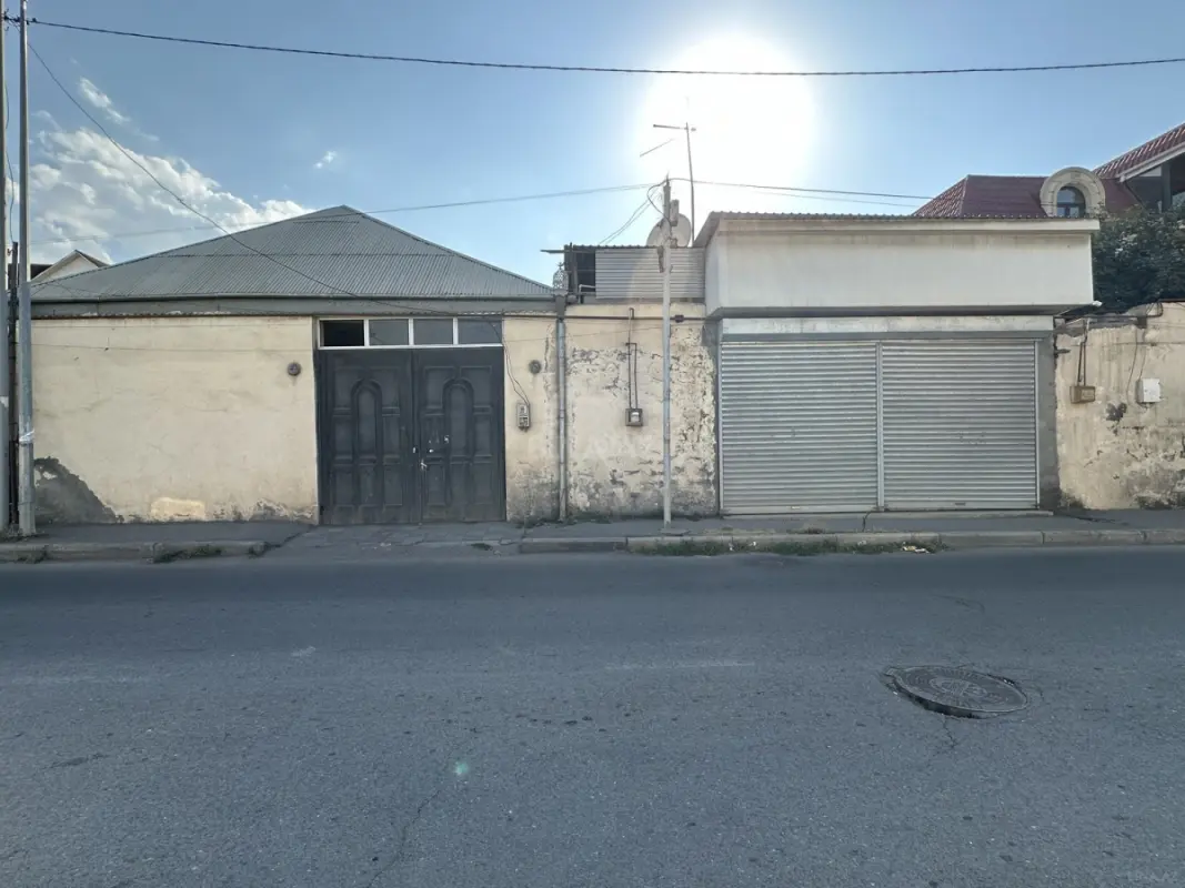 Satılır 4 otaqlı həyət evi 299 m²