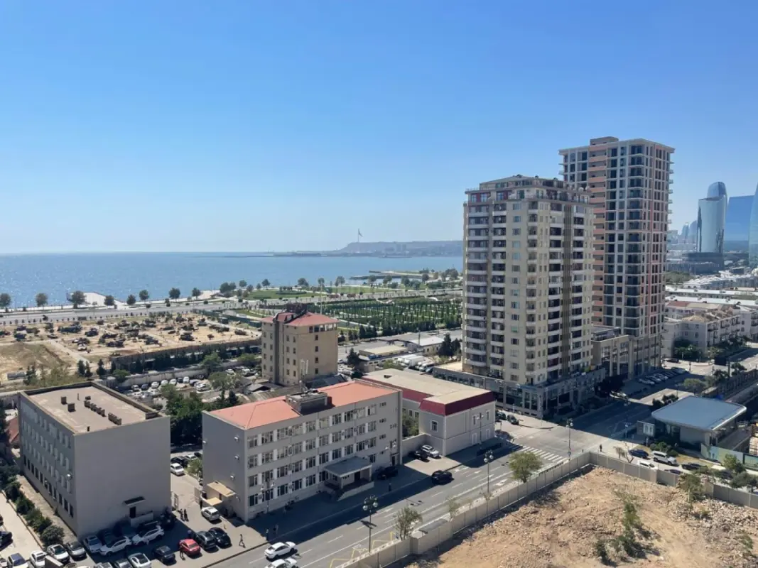 Satılır 6 otaqlı mənzil 280 m²