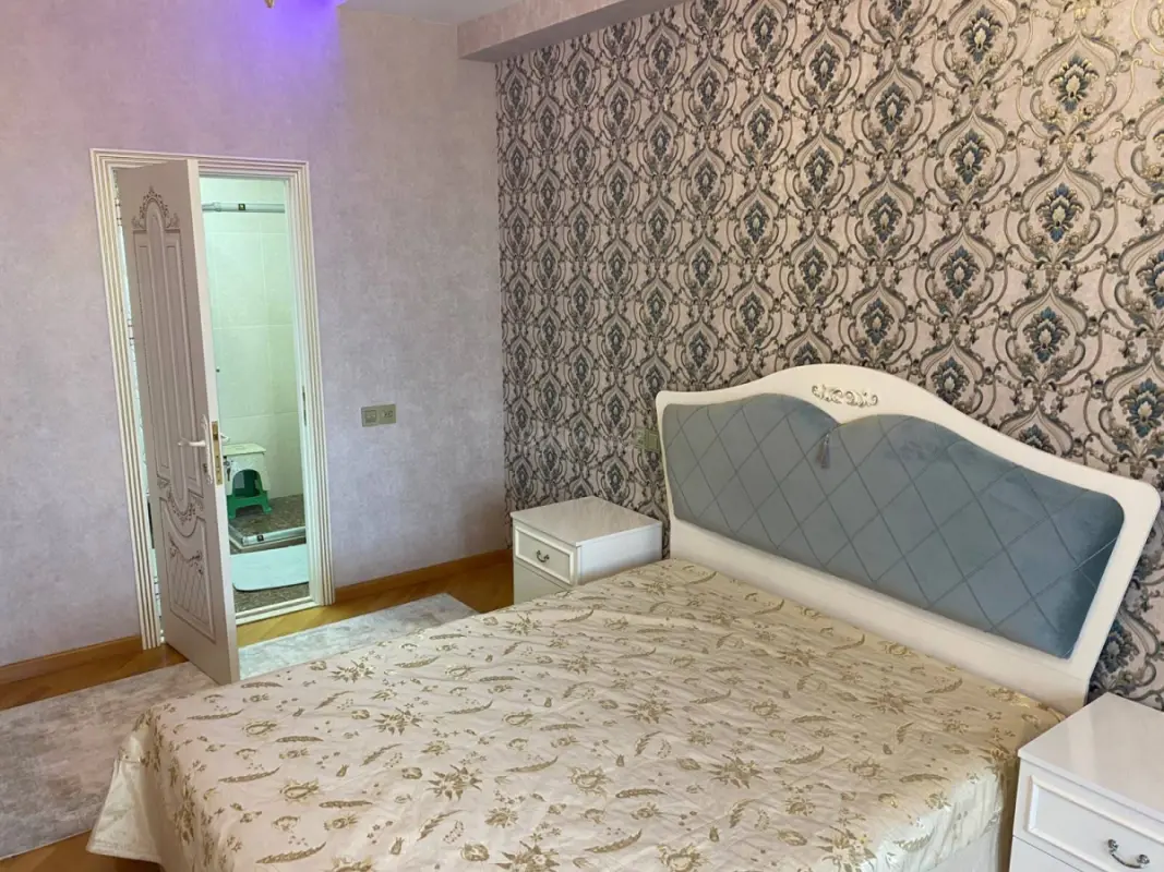 Kirayə verilir 3 otaqlı mənzil 141 m²