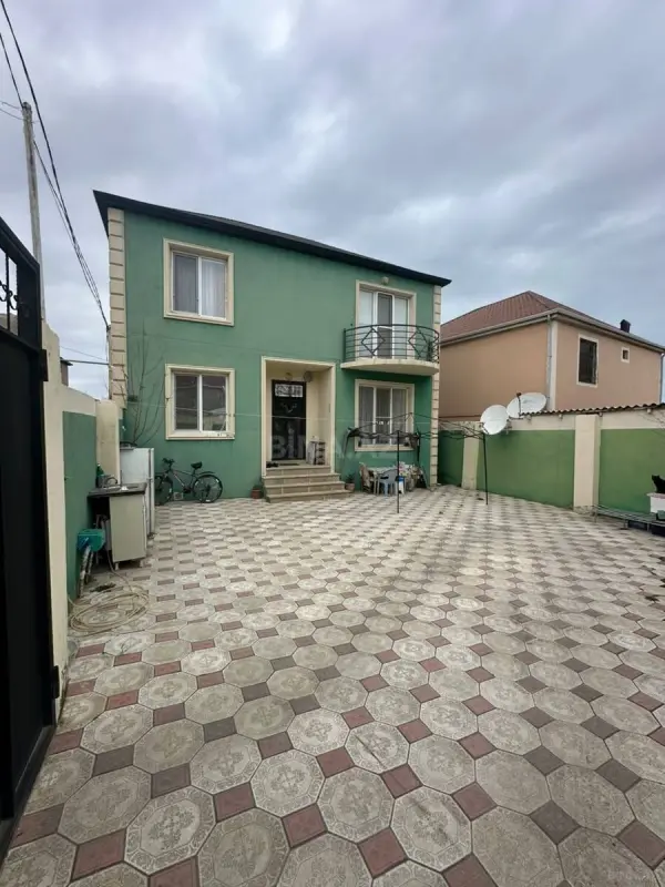 Satılır 4 otaqlı həyət evi 200 m²