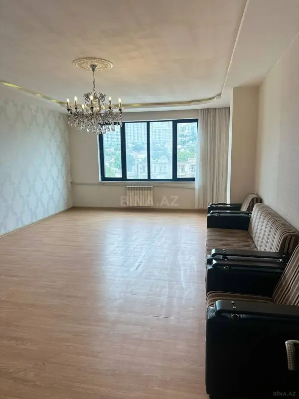 Kirayə verilir 3 otaqlı mənzil 160 m²