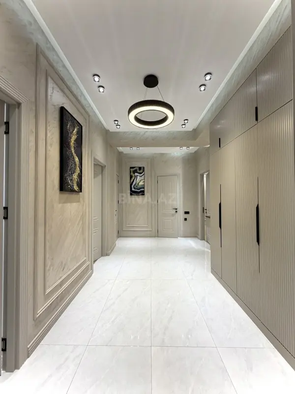 Satılır 3 otaqlı mənzil 130 m²