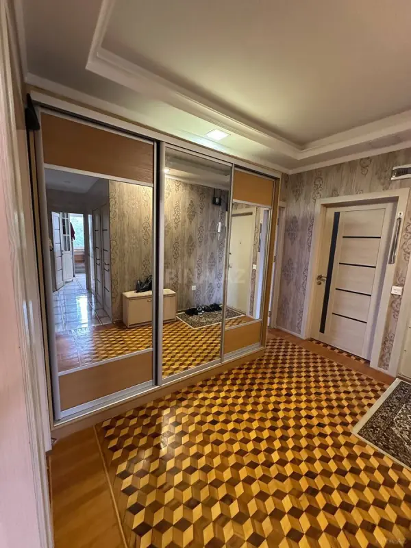 Satılır 4 otaqlı mənzil 110 m²