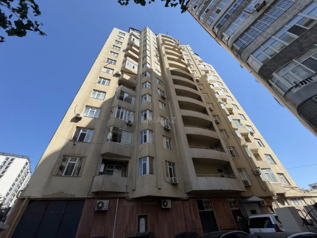 Satılır 4 otaqlı mənzil 152 m²