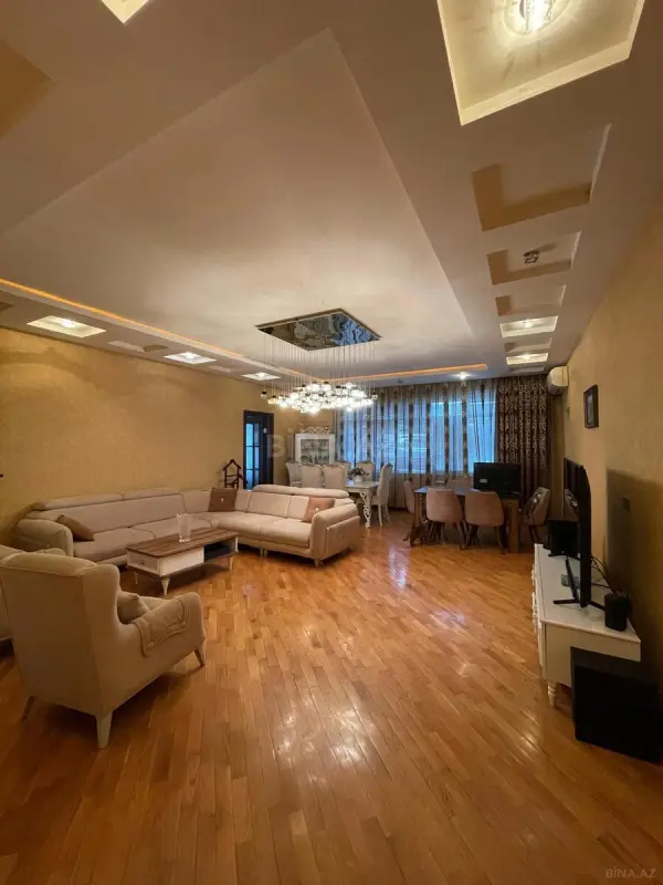 Satılır 4 otaqlı mənzil 196 m²