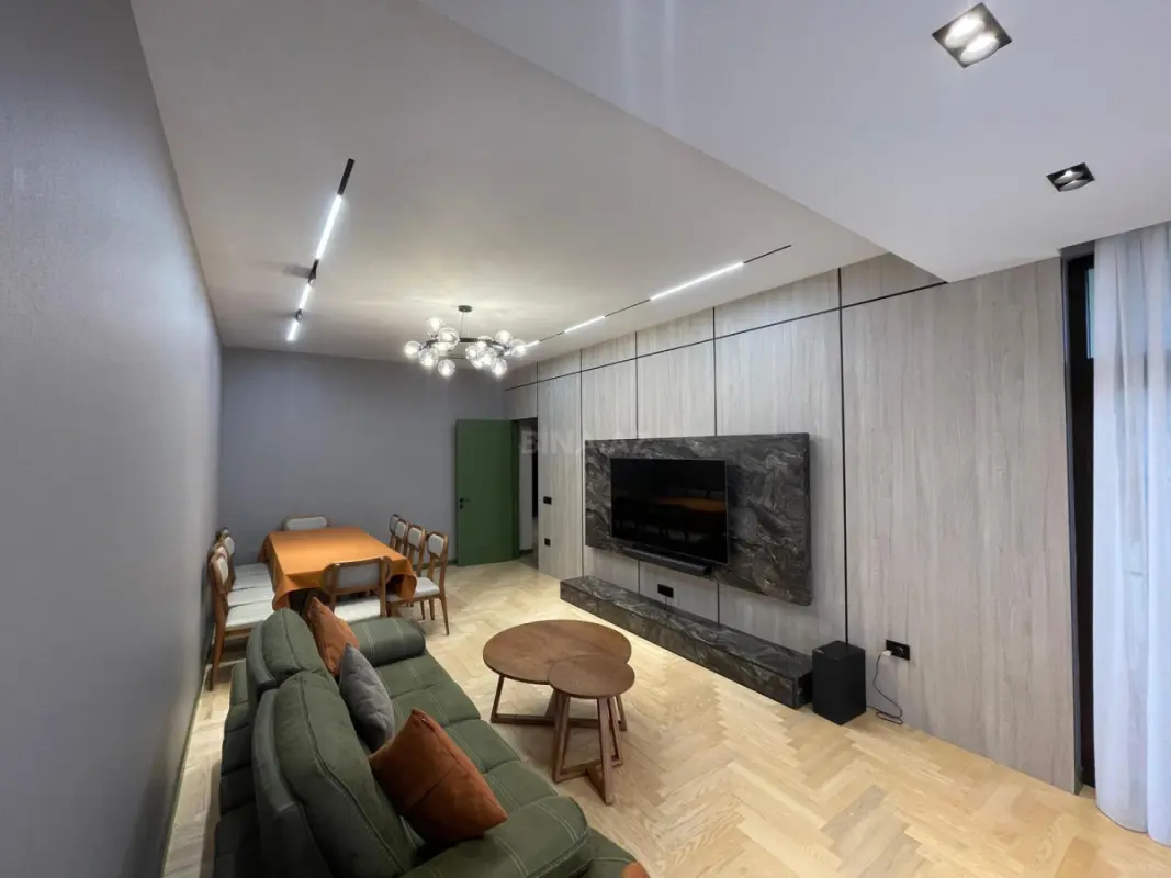 Satılır 4 otaqlı mənzil 118 m²