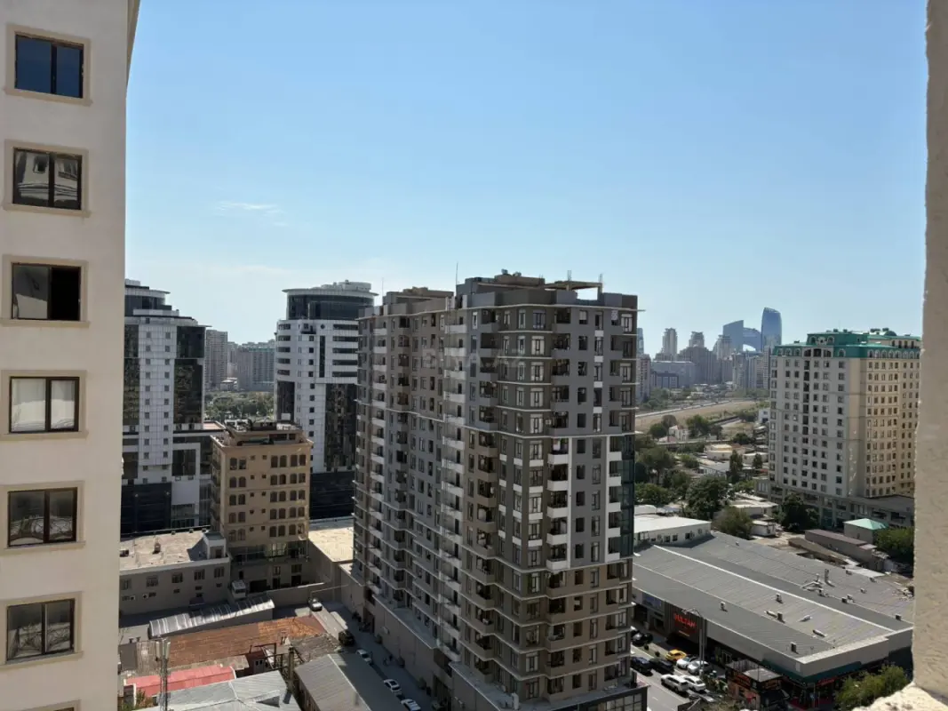 Satılır 4 otaqlı mənzil 175 m²