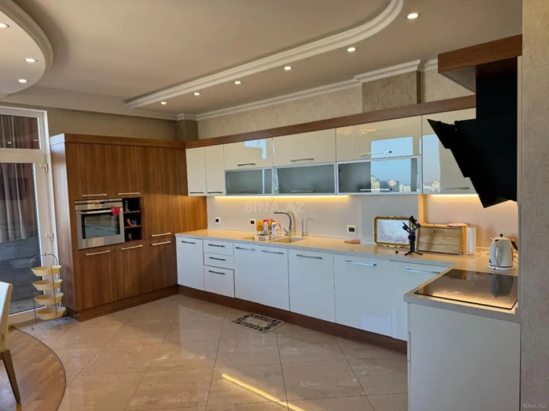 Kirayə verilir 5 otaqlı mənzil 280 m²