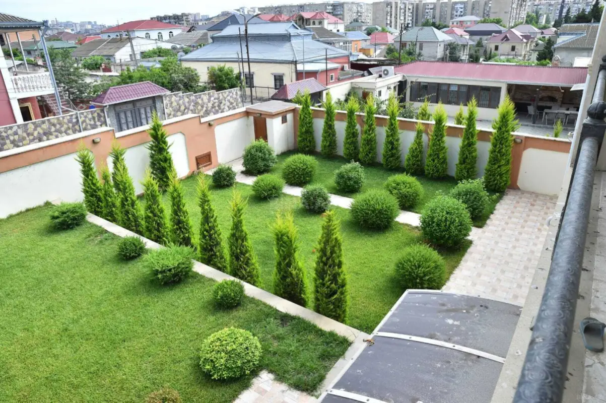 Satılır 7 otaqlı həyət evi 242 m²